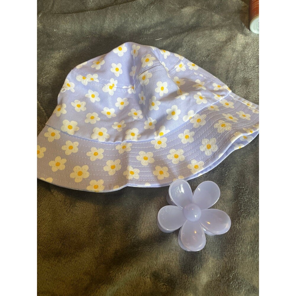 Ulta daisy bucket hat and matching claw clip